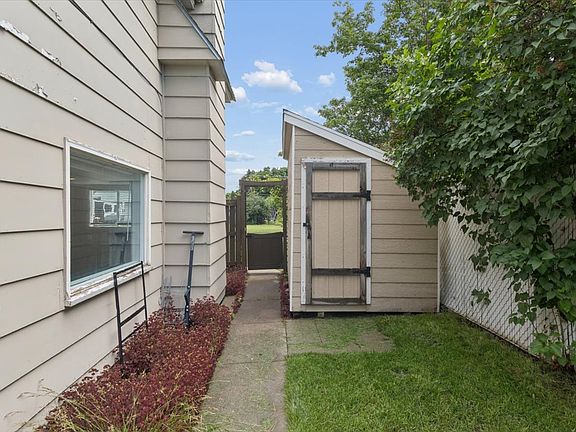 5th image of 1136 5th Ave E