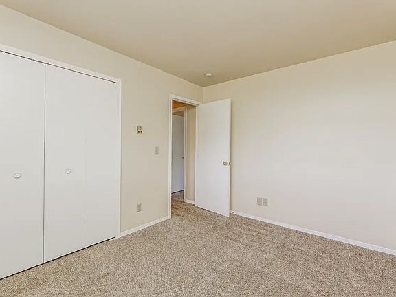 3rd image of 567-579 Winnie Way #571
