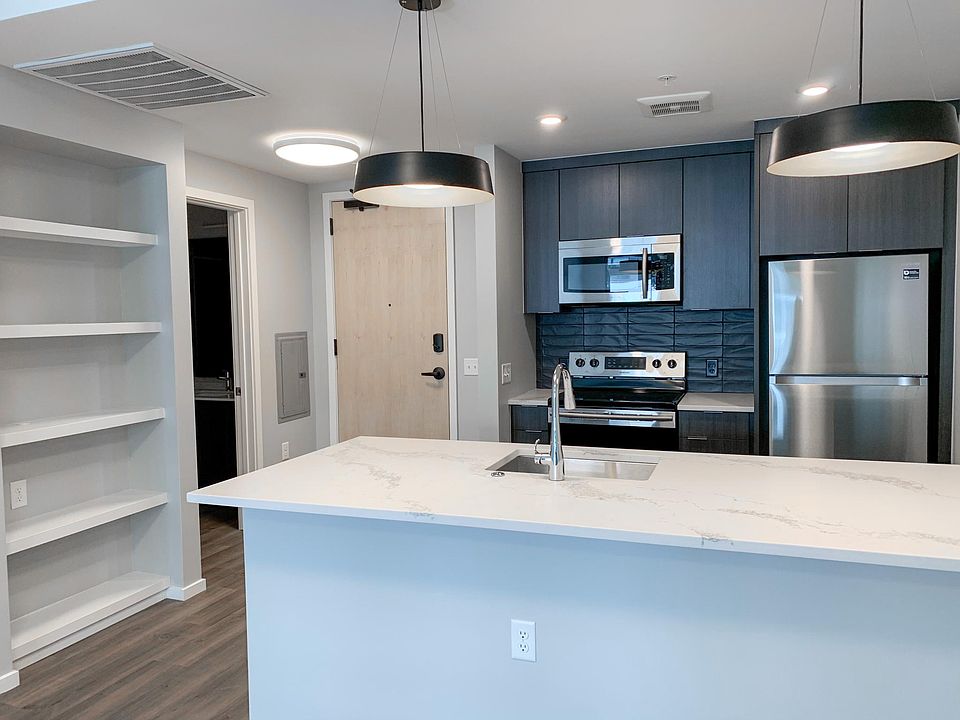 1st image of 729 Ash St #601