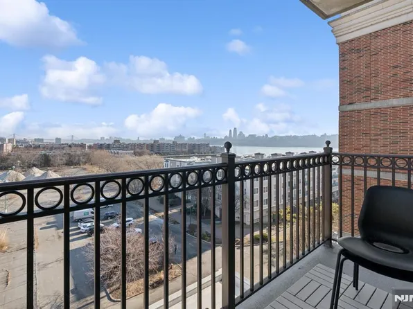 3414 City Pl #3414, Edgewater, NJ 07020