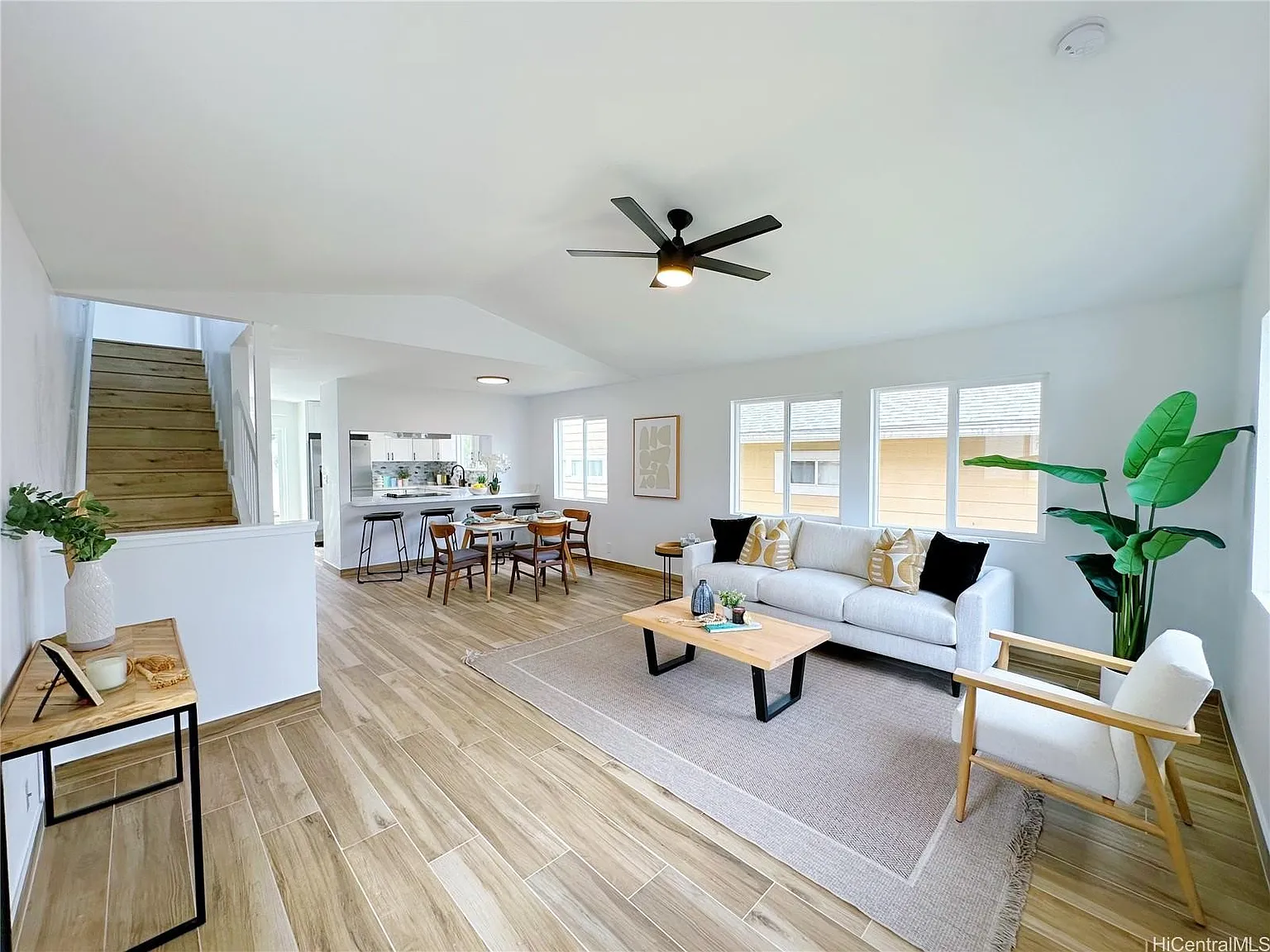 3 bed, 2.5 bath, 1336 sqft, $4,800 — Photo 3