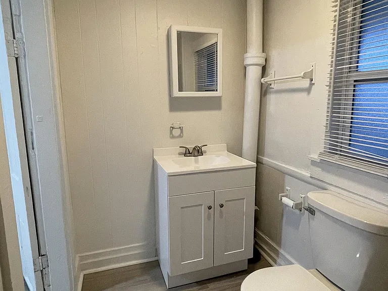 329 W Locust St #1 — Photo 10