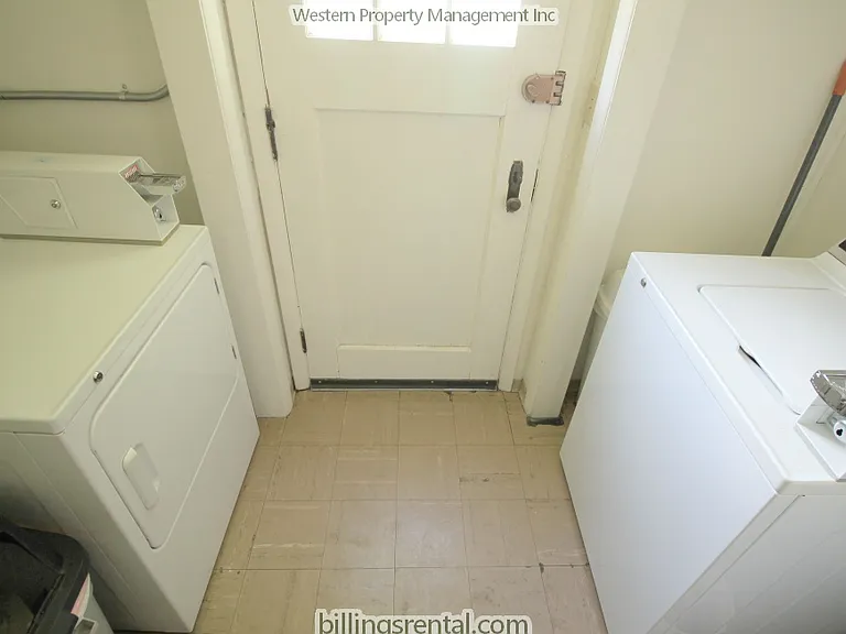 711 Avenue B — Photo 3