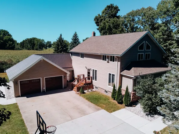 8817 S 200th Ave, Holton, MI 49425