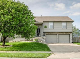 952 E Witch Hollow St, Gardner, KS 66030