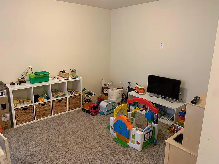83 Mineola Ct — Photo 23