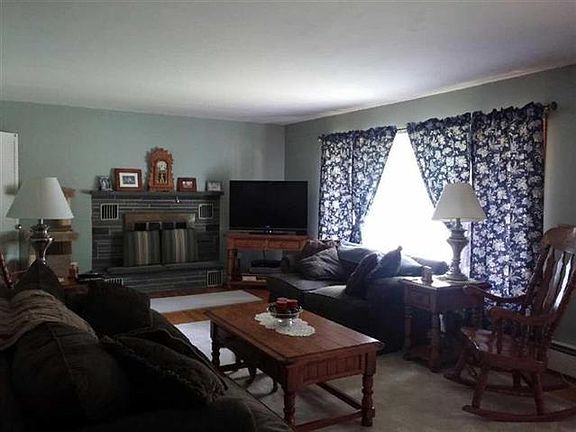 5th image of 38 Edgewood Dr