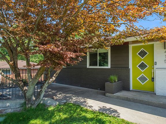 3rd image of 415 W Shasta Way