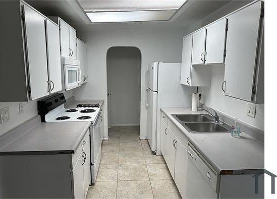 3rd image of 3253 N Stone Ave