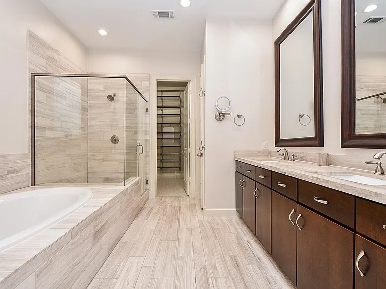 709 Delano St — Photo 26