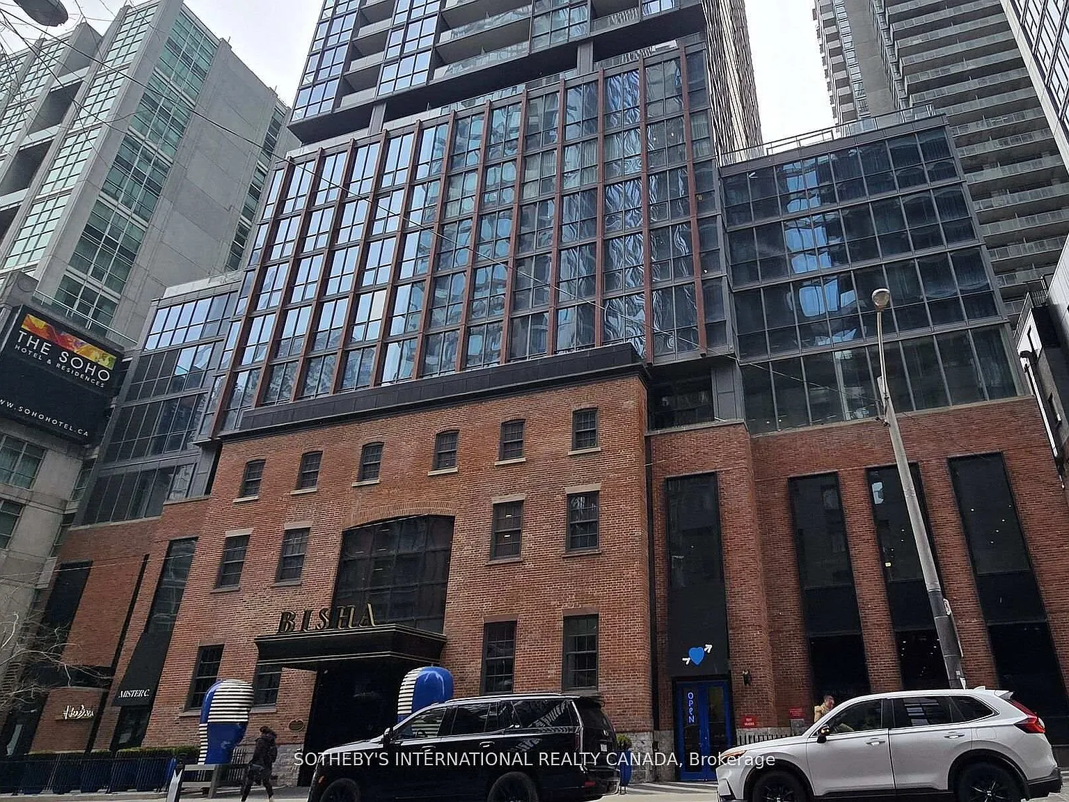 357 King West Condos — Photo 2