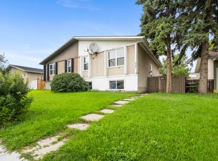 224 S Forest Way SE, Calgary, AB T2A5B4