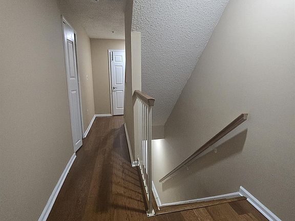 4th image of 28 Inverness Dr