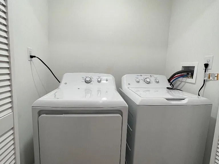 562 Madison Ave #2 — Photo 10