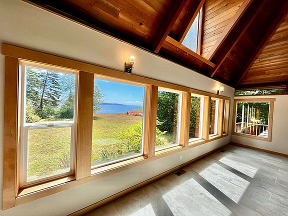 3rd image of 10855 NE Puget Bluff Ln