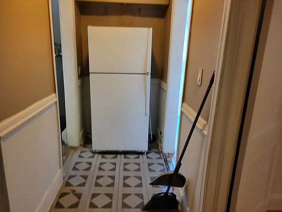 5th image of 325 Vance St