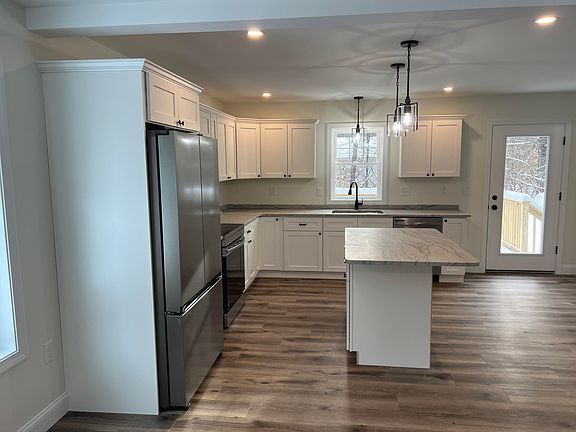 3rd image of 49 Kings Hill Road