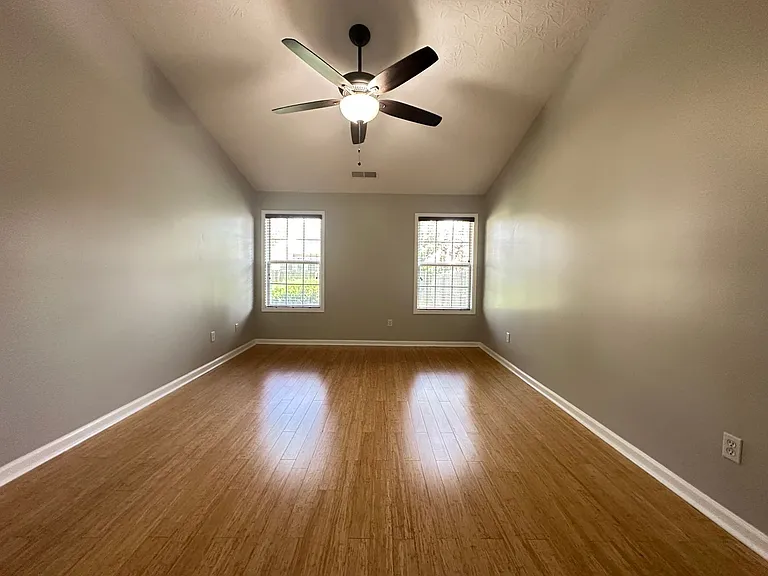 516 Millpond Rd — Photo 6