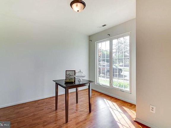 3rd image of 81 Chestnut Dr