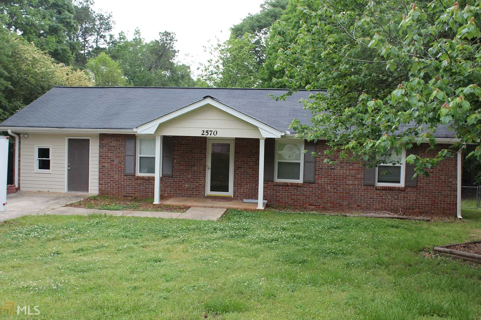 2570 Wildwood Way photo 1
