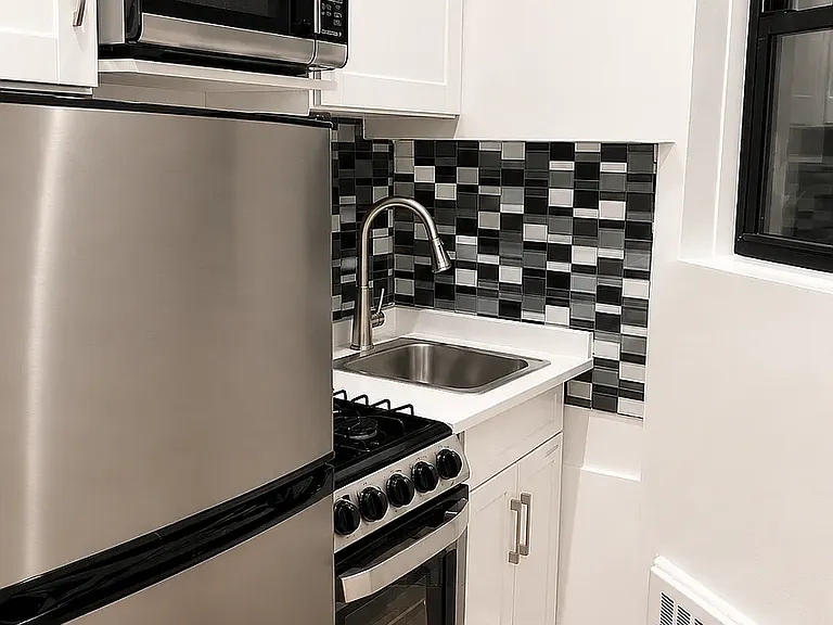 102 E 31st St #1C — Photo 10