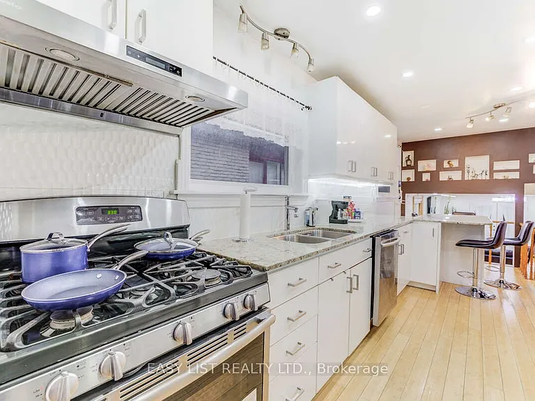 946 McBride Ave — Photo 5
