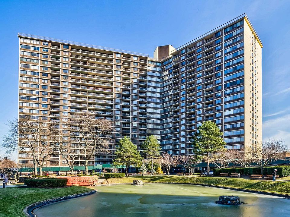 1st image of 2 Bay Club Dr APT 15S