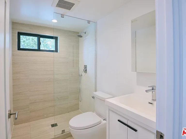 11785 Gateway Blvd #2 — Photo 12