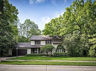 6055 Shadowbrook Dr, Bettendorf, IA 52722
