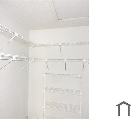 4th image of 2563 El Capitan Dr #1