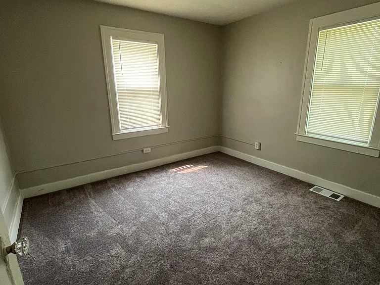 137 Parkdale Ave — Photo 8
