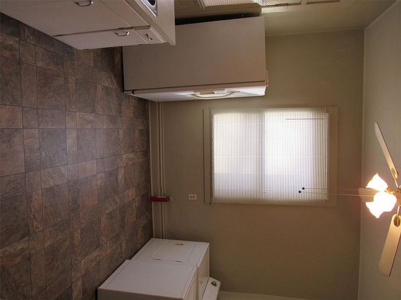 5th image of 154 N 10th St