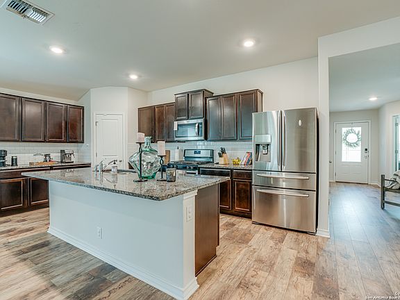 4th image of 14231 Geyserite Ave