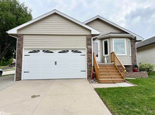 808 High Ridge Rd, Carroll, IA 51401