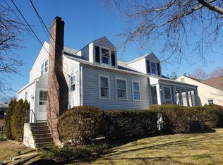 242 Oakhurst Rd, Oakhurst, NJ 07755