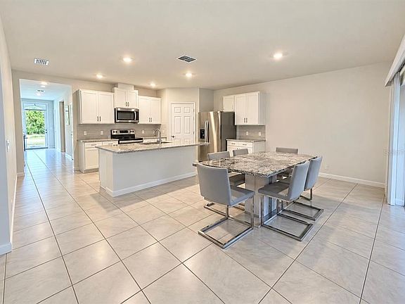 3rd image of 574 SCARSDALE STREET SW