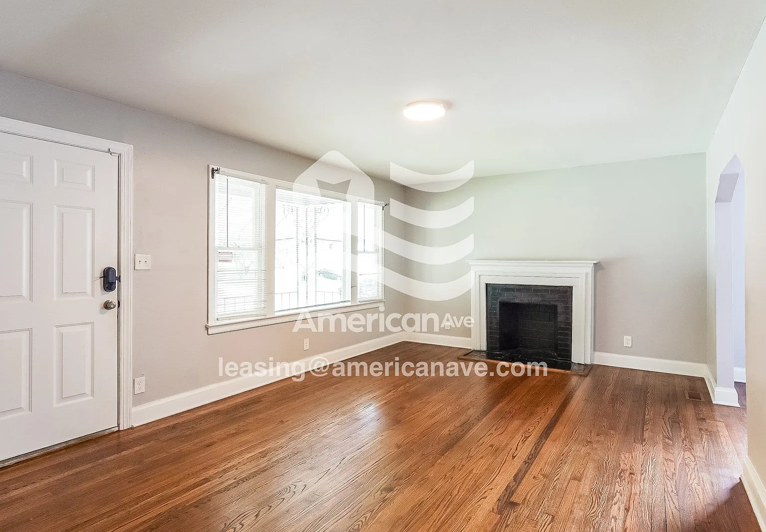 3 bed, 1.0 bath, 1226 sqft, $1,124 — Photo 2