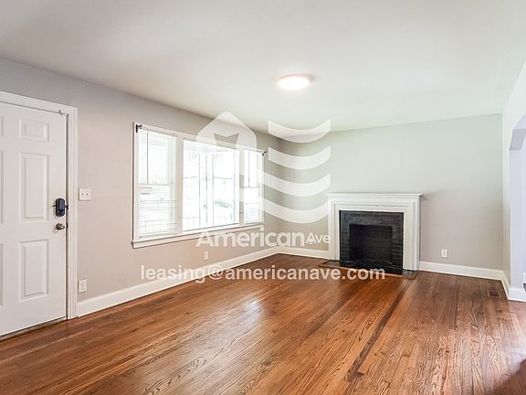 490494_002_living_room_13833661.jpg