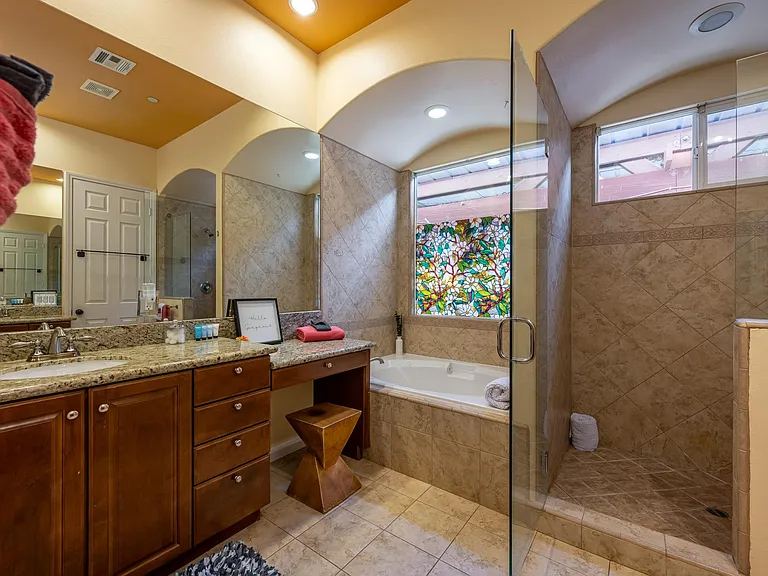4980 Surrey Ct — Photo 37