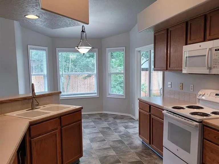 6427 E Dannsmore Dr — Photo 4