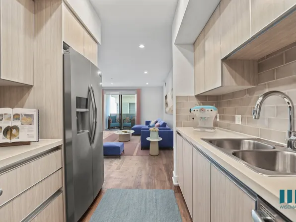 Kings on Third by Wiseman, 129 S Kings Rd APT 310, Los Angeles, CA 90048