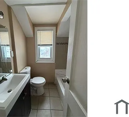 14536 Frankfort St — Photo 6