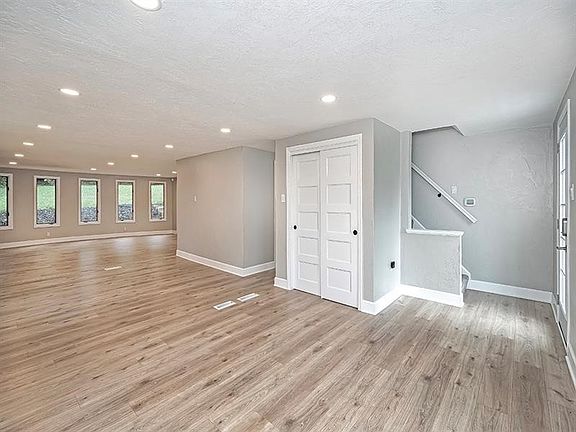 4th image of 66 School St