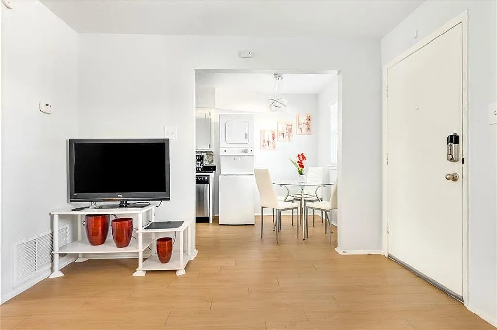 2 bed, 1.0 bath, 820 sqft, $1,400 — Photo 4