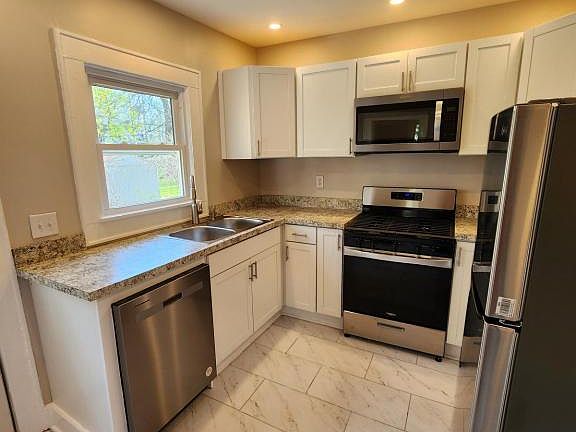 5th image of 302 Frederick St E