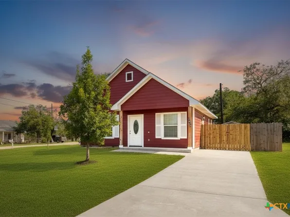 1628 Armstrong St, Luling, TX 78648