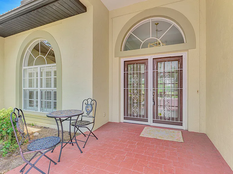 915 Park Place Dr — Photo 2