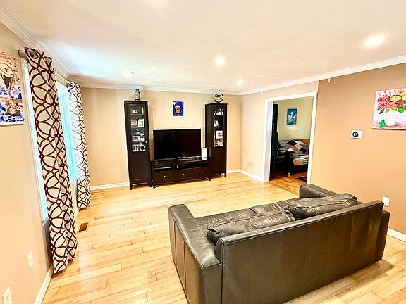 3rd image of 19 Fairview Rd #A