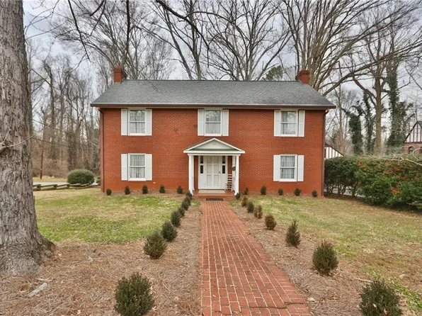 205 Hawthorne Rd, Elkin, NC 28621