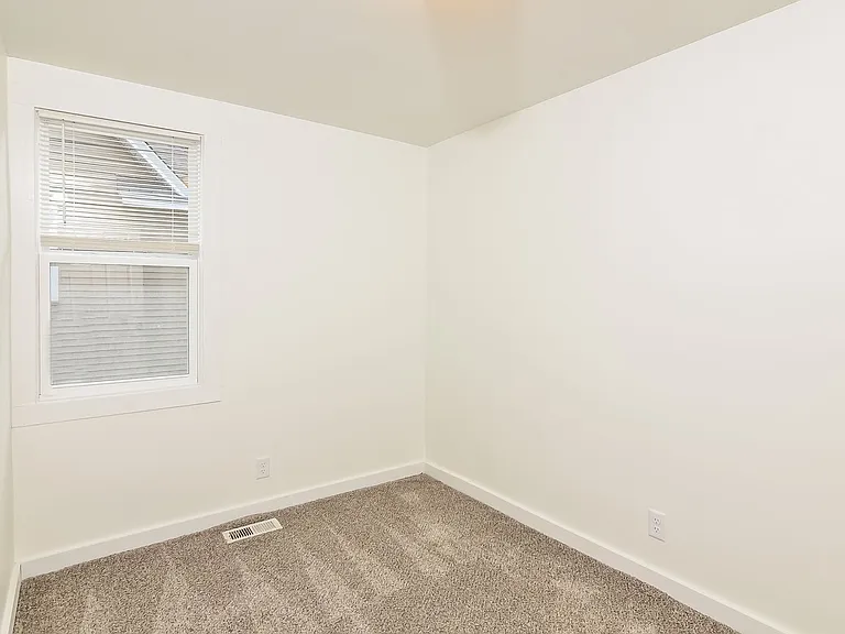613 17th Ave NE — Photo 18